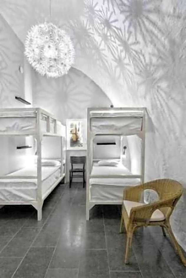 RAMILTON Old Town Hostel