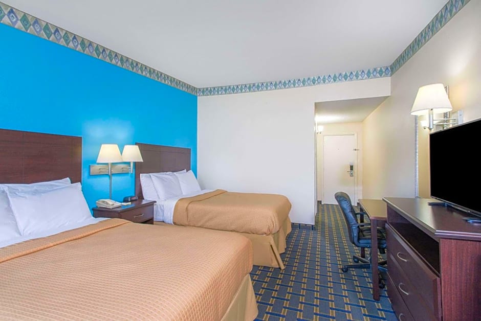 Days Inn by Wyndham Roanoke Near I-81