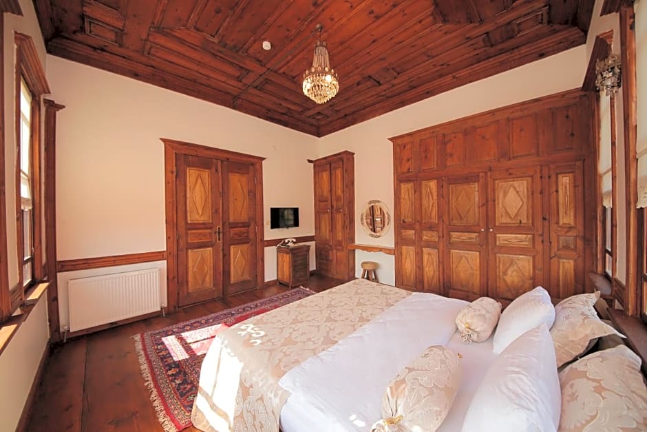 KARAÜZÜMLER KONAĞI