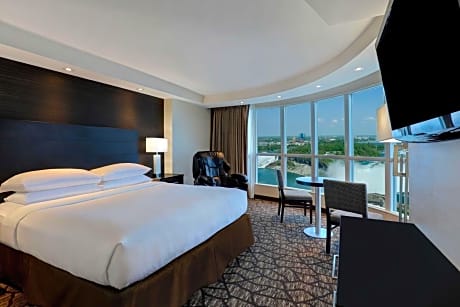 Premium Corner Suite with King Bed, Sofa Bed & View of Niagara Falls & American Falls - Floors 25-35