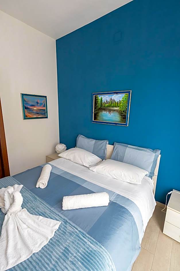 PalerMonAmour Art Gallery Suite
