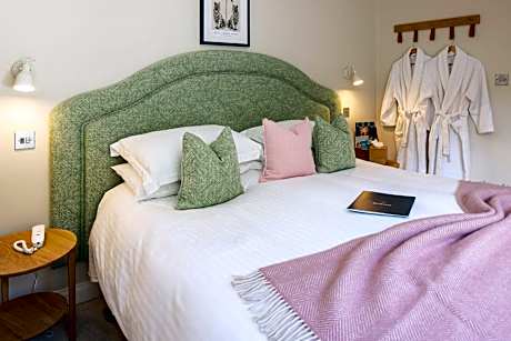 Deluxe Double or Twin Room with Garden View