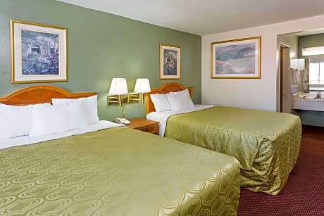 2 Queen Beds Non-Smoking