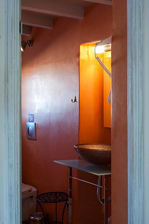 Heliophos Boutique Caves