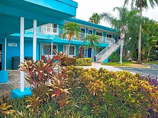 The Bayside Inn & Marina