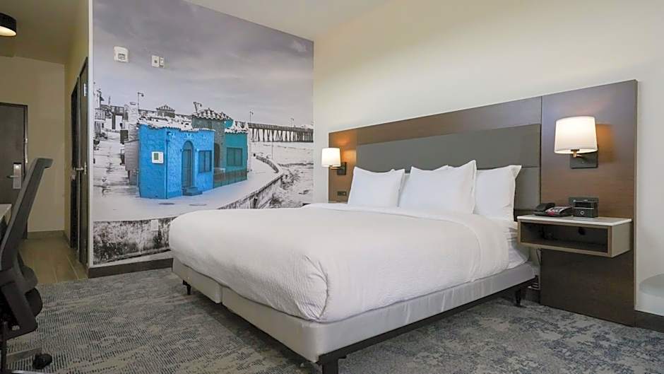 La Quinta Inn & Suites by Wyndham Santa Cruz
