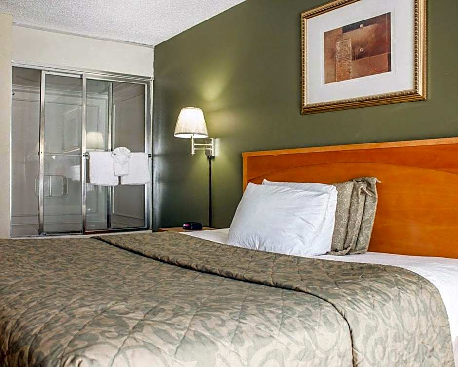 Rodeway Inn Huntington Station