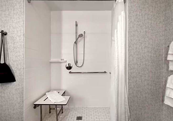 Holiday Inn Express & Suites - Detroit - Dearborn By IHG