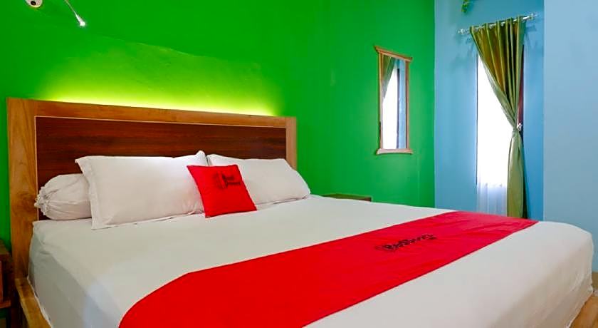 RedDoorz near Taman Makam Pahlawan Tatura