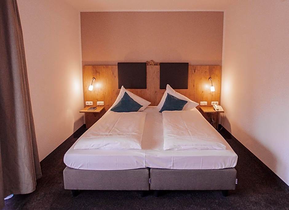 Hotel am Hachinger Bach by Blattl