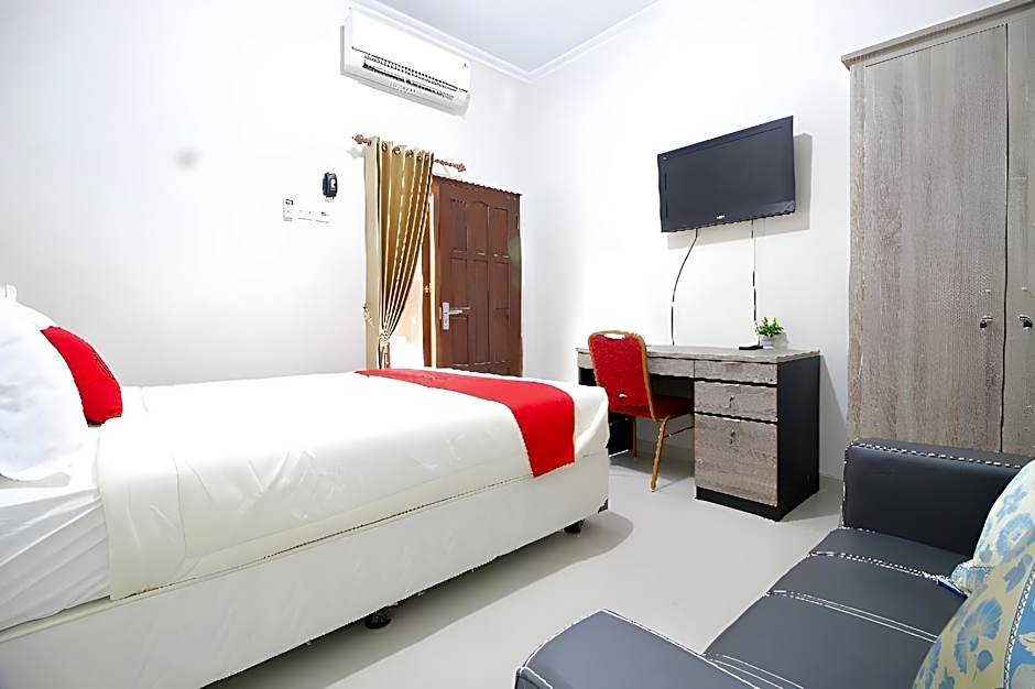 RedDoorz Plus near STIE YKPN