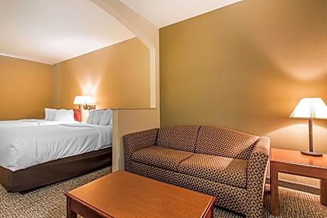 1 Queen Bed, Suite, Nonsmoking, Accessible