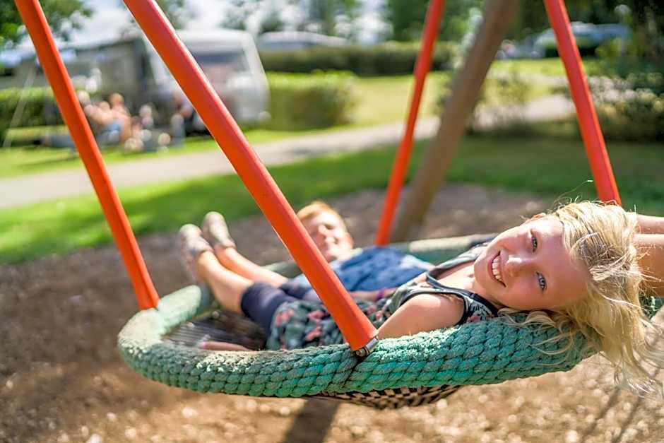 Ringsjöstrand Camping, Hotell och Stugby
