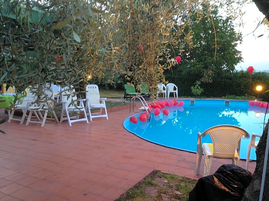 villa di charme con piscina e jacuzzi tra Roma e Viterbo