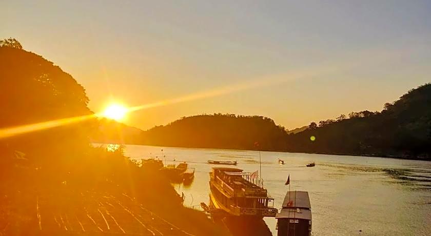 Villa Phonethip Mekong Riverside