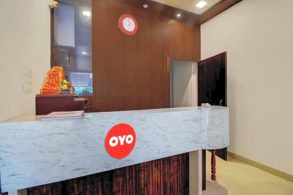 OYO Flagship Om Pushp Residency