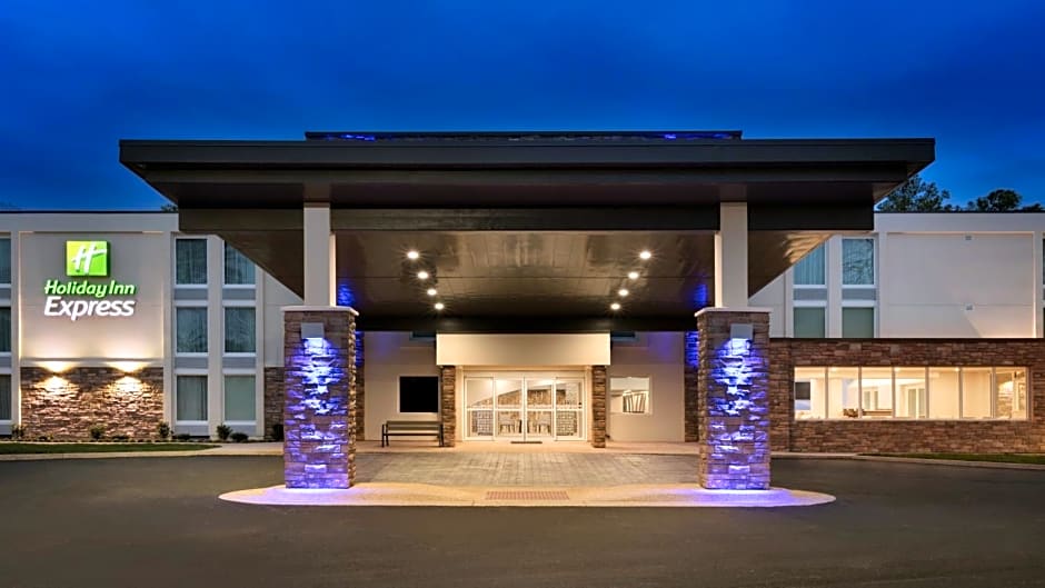 Holiday Inn Express Williamsbrg Busch Gardens Area By IHG