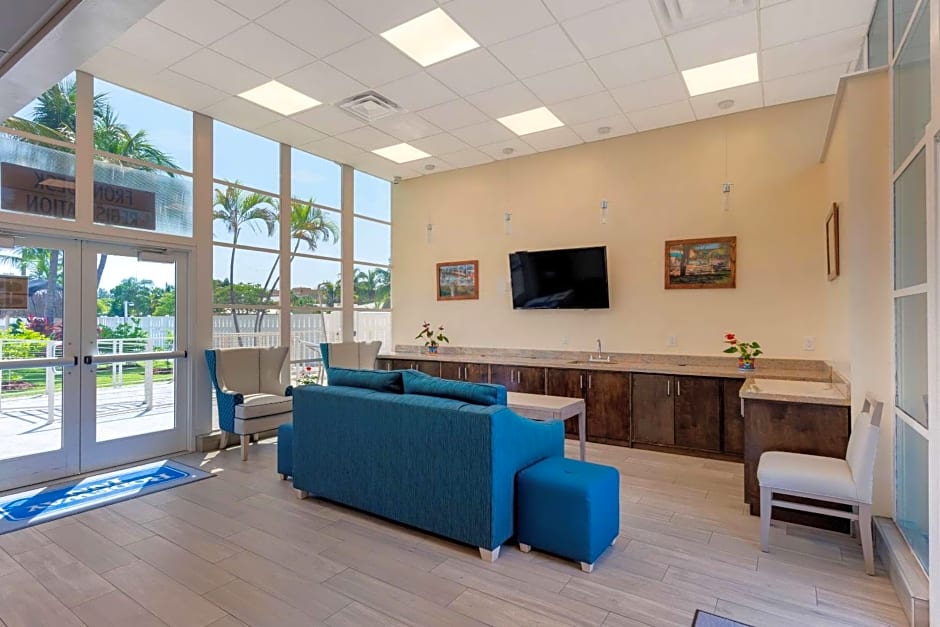 Downtown Hollywood Gardens Inn & Suites