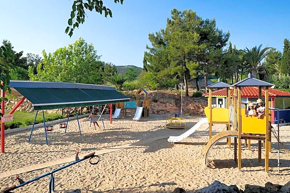 Alexandra Elegance Bridging Generations