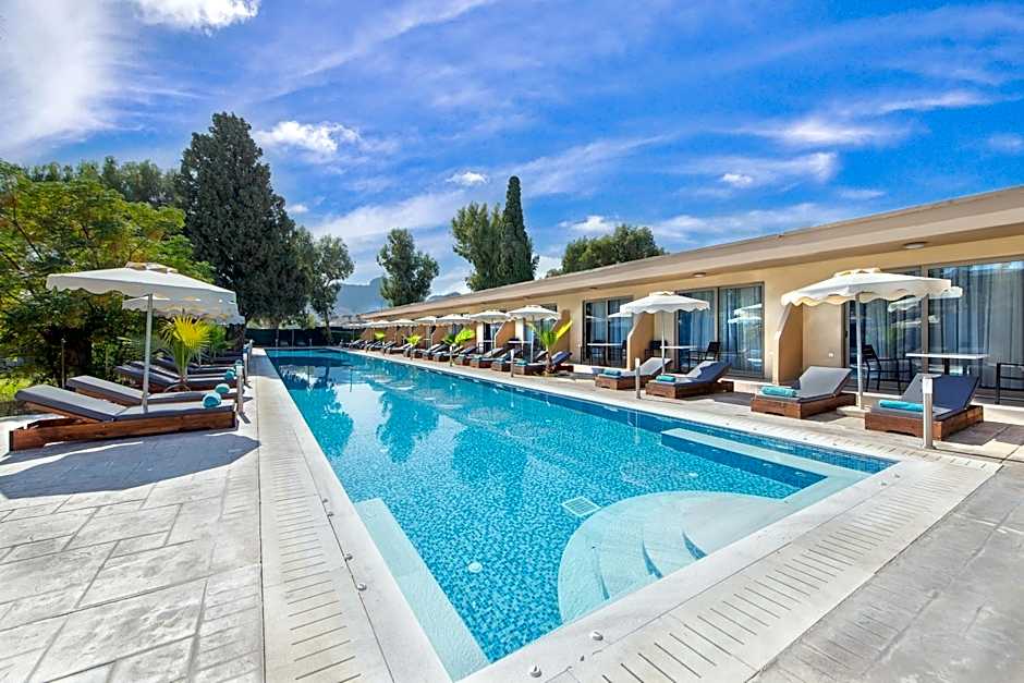 Photo 1 of 6 of Triple Room with Private Pool