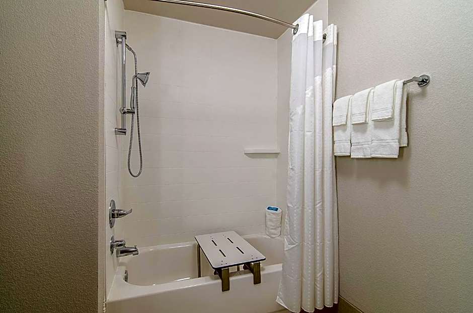 Holiday Inn Express & Suites - Atchison By IHG