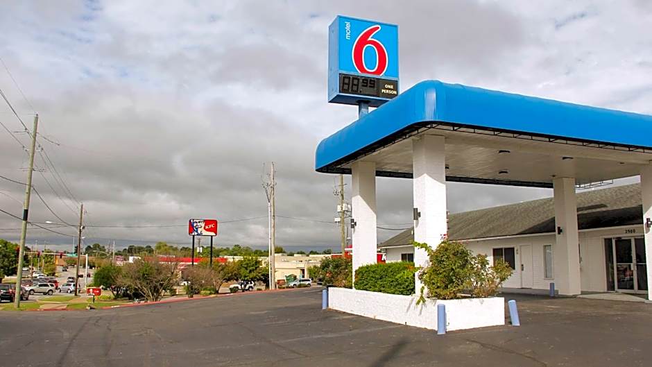 Motel 6 Fayetteville, AR