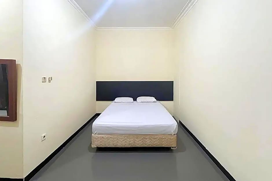 Urbanview Hotel Transit near Bandara Sultan Hasanuddin