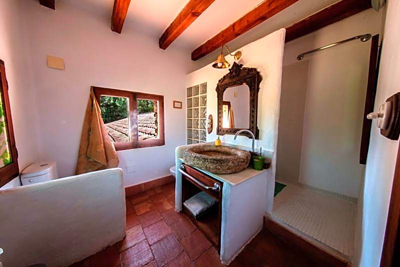 Hotel Royo Guarde-Puente Faco, junto al río Mundo