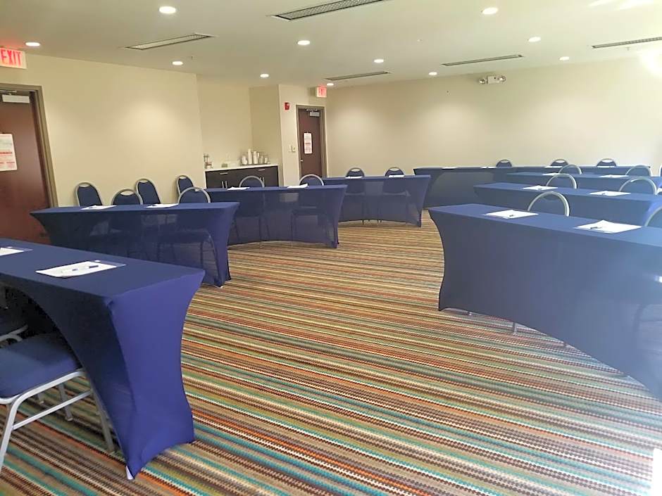 Holiday Inn Express Hotel & Suites Mebane By IHG