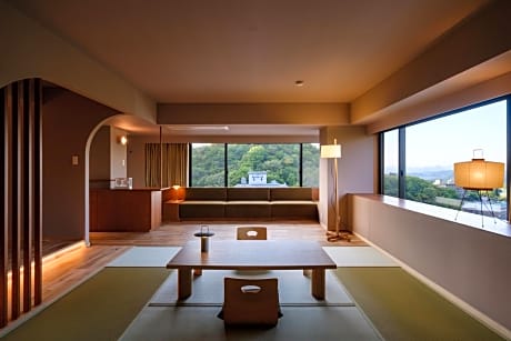 Deluxe Corner Twin Room with Tatami Area and Mountain View - East Tower - Non-Smoking