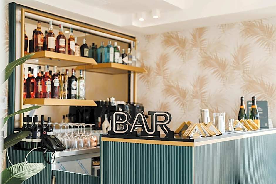 POETICA BOUTIQUE SKY HOTEL