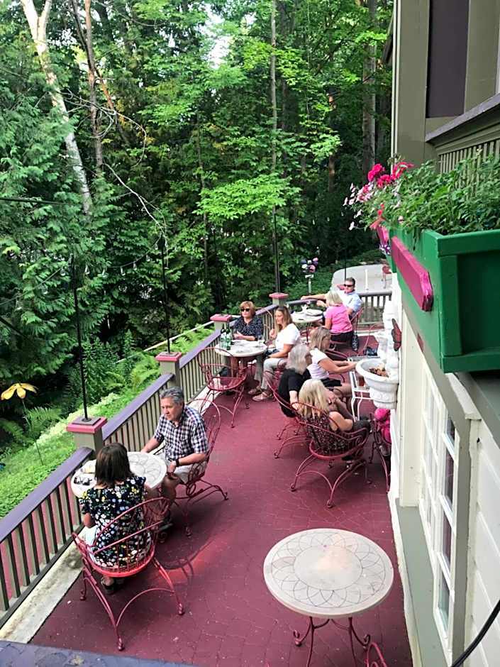 Terrace Inn and 1911 Restaurant