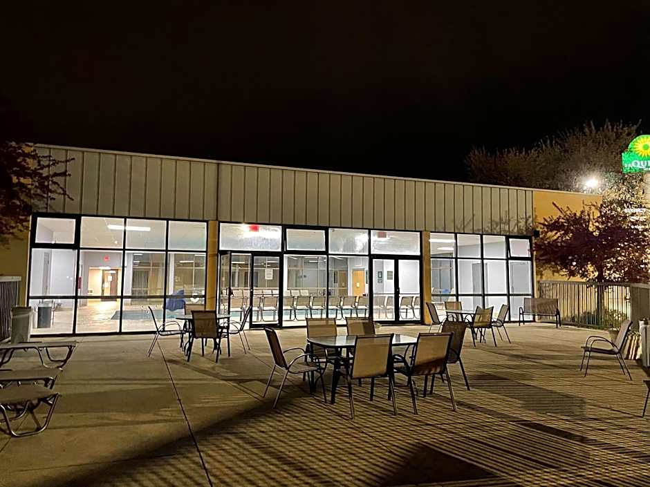 La Quinta Inn & Suites by Wyndham Davenport