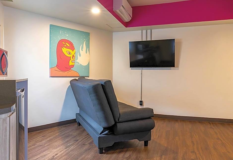 Hotel Estancias VIVE MX Cuauhtemoc, Trademark by Wyndham