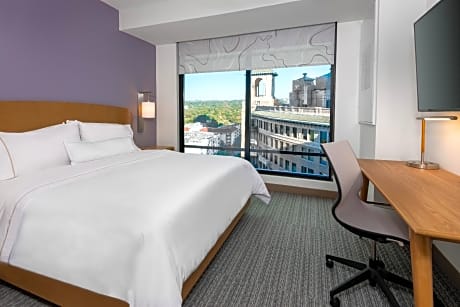 4 Bedroom Studio Commons, 4 Bedroom Signature Suite, Fox Theatre View, Corner Room