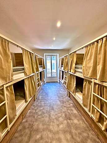 Bed in 8-Bed Mixed Dormitory Room