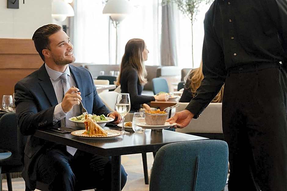 Courtyard by Marriott Montreal Airport