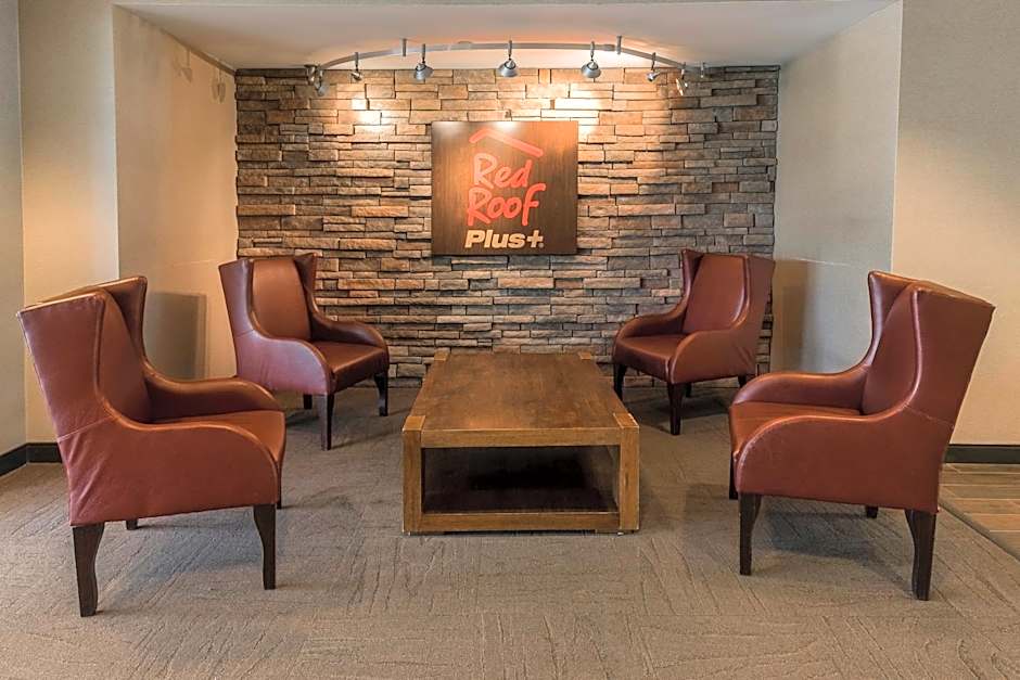 Red Roof Inn PLUS+ Long Island - Garden City