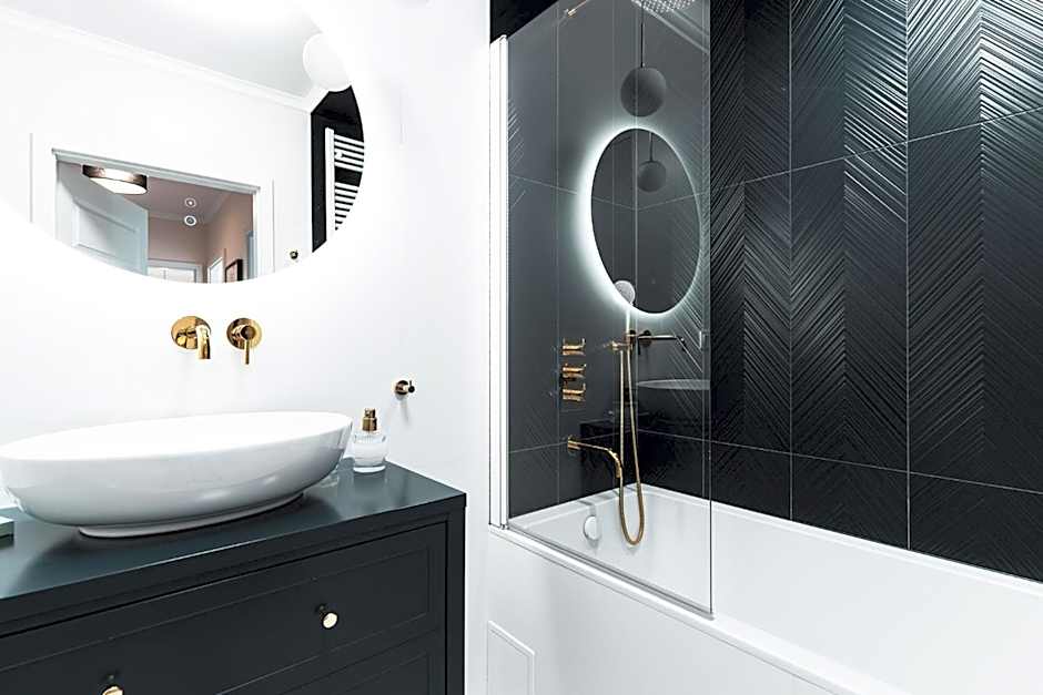 Pure Rental Premium Apartments - Free Parking & AC