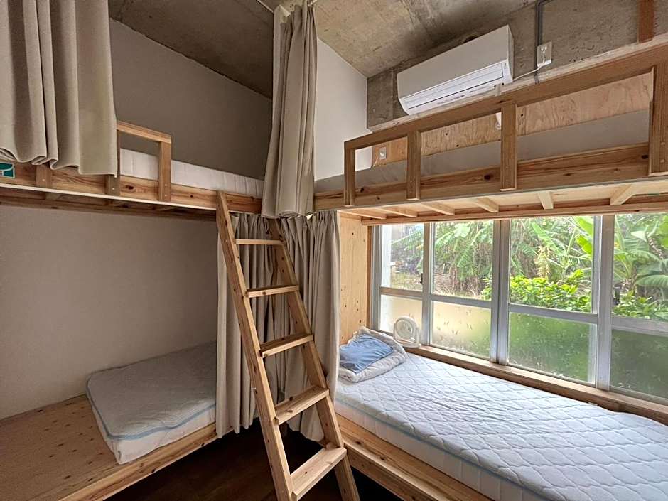 交流型ゲストハウス伊良部ジャーニーインIrabu Joureny INN#毎日みんなで夕食会#ゲストさんは20-30代が中心#海徒歩1分#空港車で5分#本格フィンランドサウナ付き#海と星と夕日が見える屋上あり