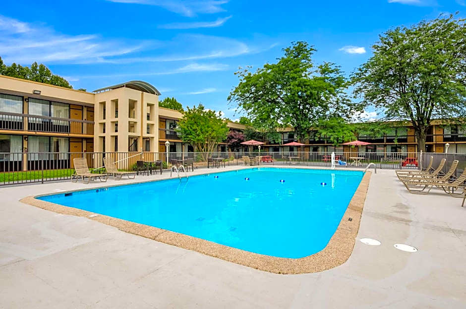 Quality Inn Roanoke Airport