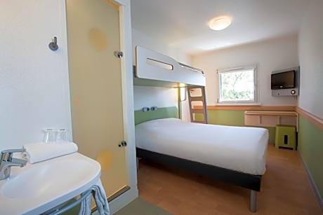 Double Room with Bunk Bed