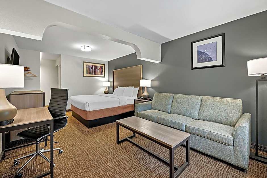 Quality Inn & Suites Fayetteville I-95