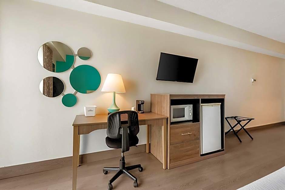 Howard Johnson Hotel by Wyndham Toms River