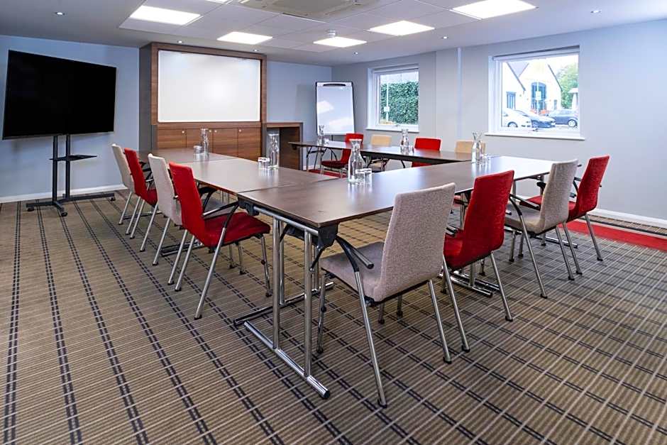 Holiday Inn Express Warwick - Stratford-upon-Avon By IHG