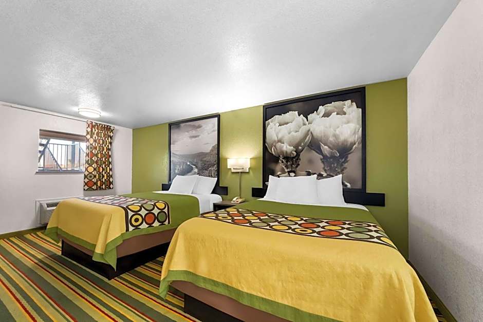 Super 8 by Wyndham Pleasanton