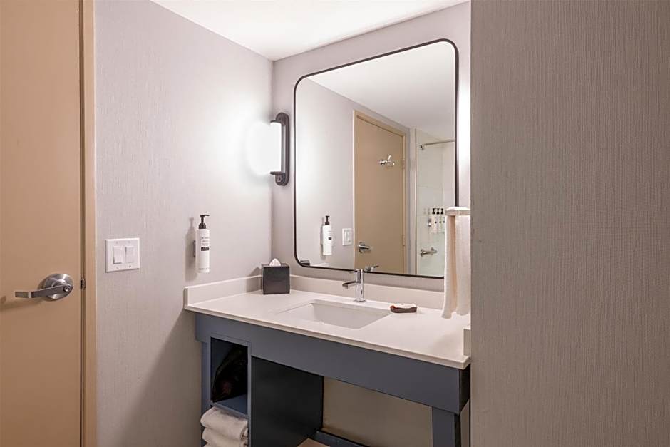 Embassy Suites by Hilton Minneapolis Bloomington Edina