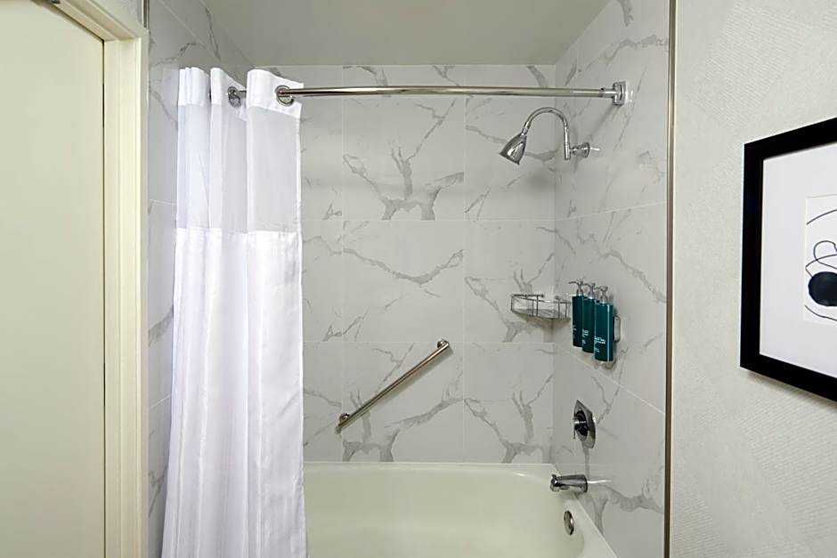 DoubleTree By Hilton Newark - Fremont
