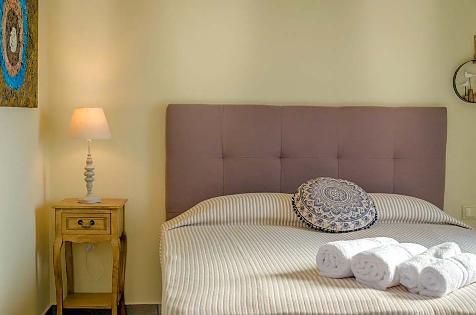 Skalla Studios – Thassos Town, MO
