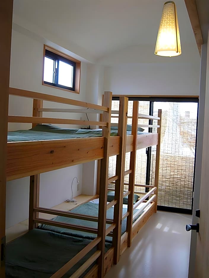 Guesthouse Hyakumanben Cross